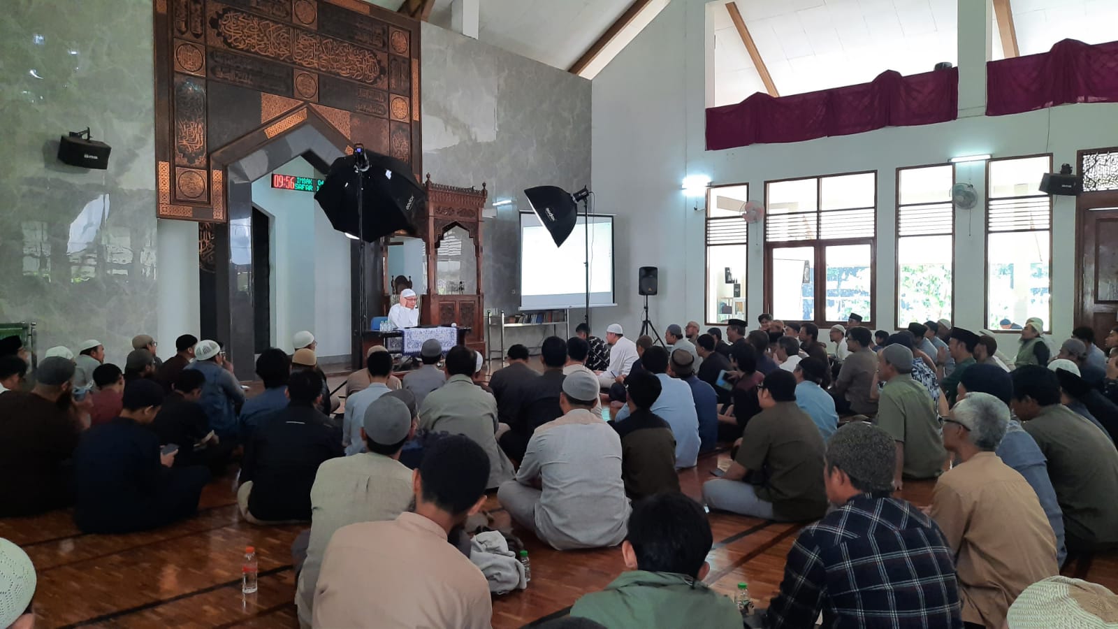 Foto Menghadapi Krisis dengan Panduan Syariat